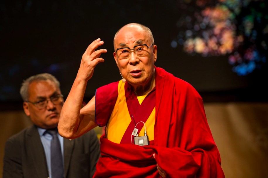 Картинки по запросу Далай Лама: «Если детей не ласкать, не обнимать, то есть не любить по-настоящему, то их нормальное развитие обречено»
