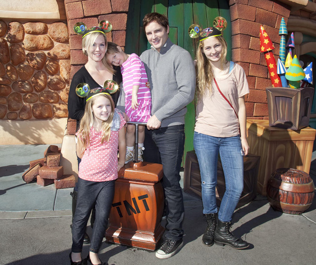 Jennie Garth And Peter Facinelli Visit Disneyland Park