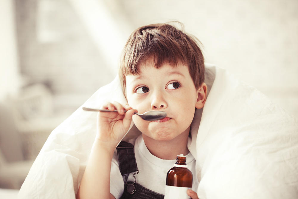 Как правильно давать ребенку лекарство