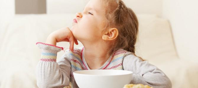 Причиной переборчивости ребенка в еде может быть депрессия