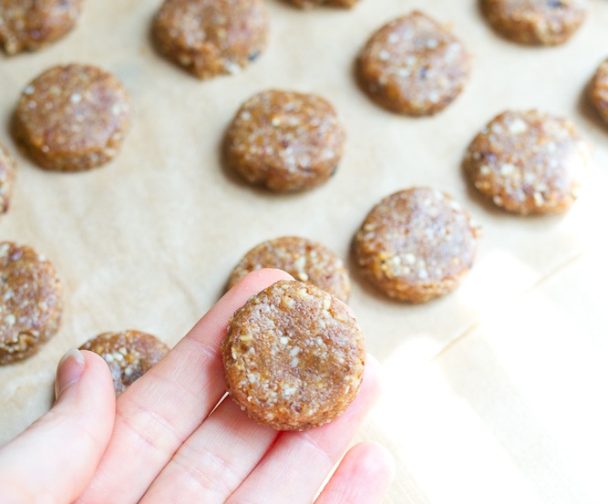Mini-Healthy-Almond-Cookies3
