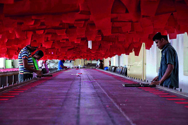 640px-India_textile_fashion_industry_workers