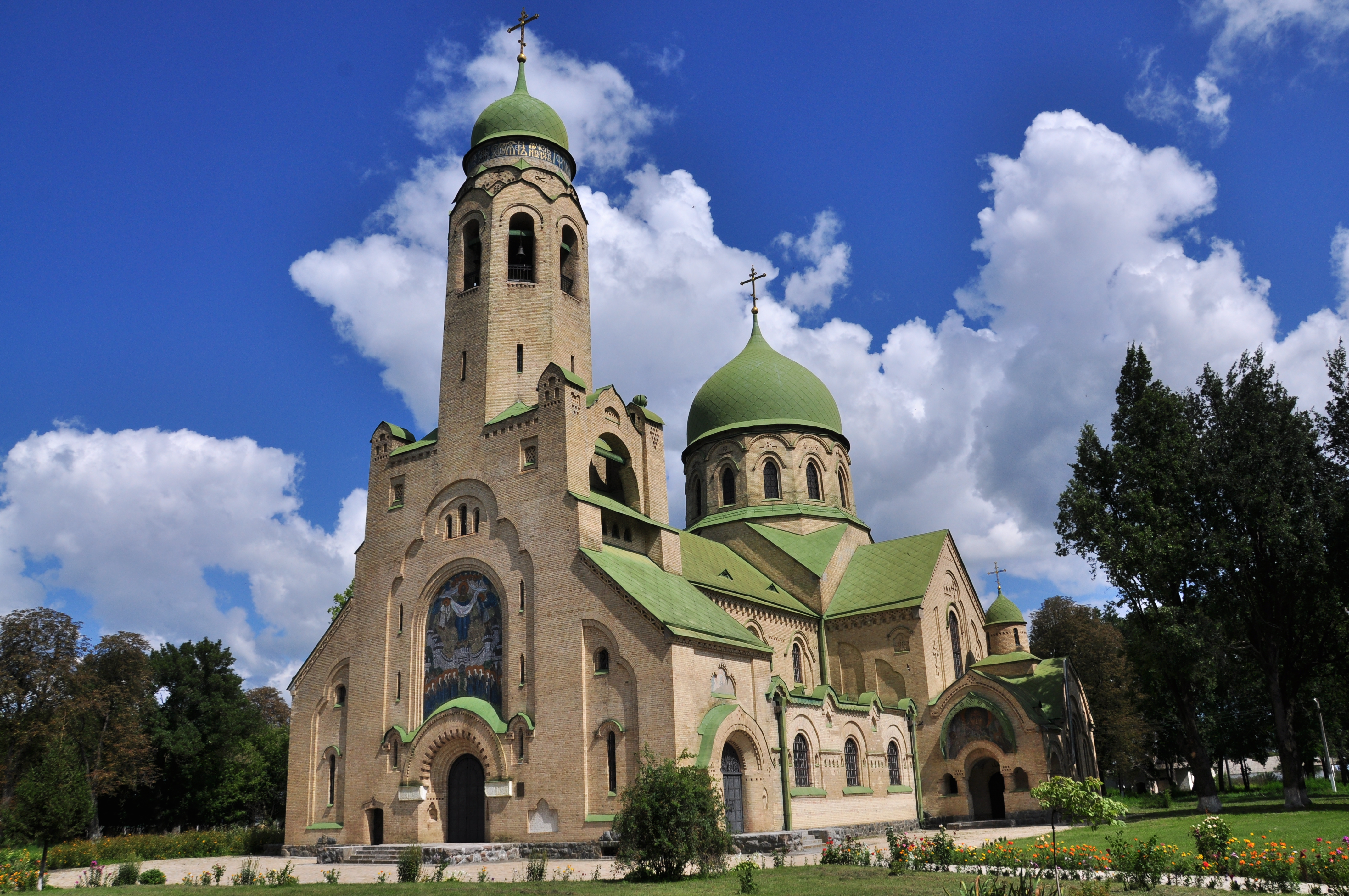 Путешествуем по Украине: 9 необычных священных мест