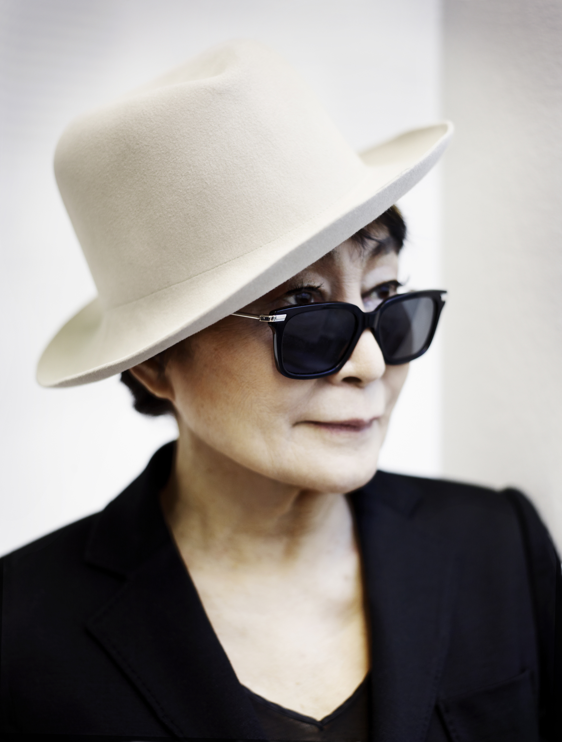 Arising - A Call: Йоко Оно посвящает фотопроект дискриминации женщин