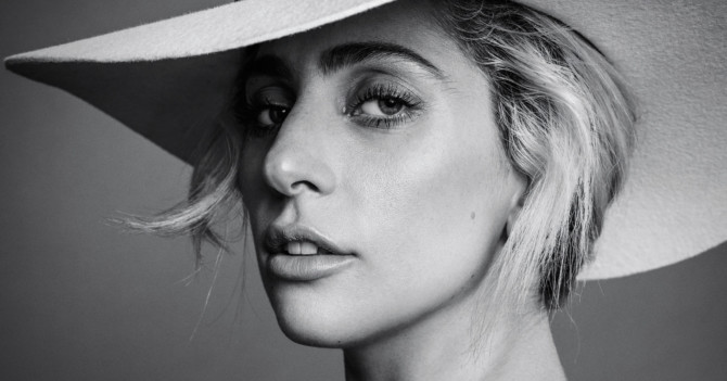 Леди Гага: "Быть женщиной сейчас – значит быть бойцом"