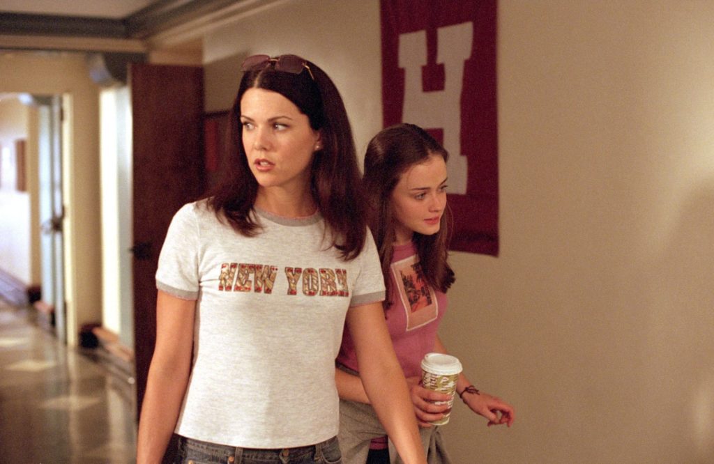 GILMORE GIRLS (Season 2) The Road Trip to Harvard (Episode #227454) Roll 10, Frame 24A Pictured (left to right): Lauren Graham as Lorelai Gilmore, Alexis Bledel as Rory Gilmore Photo Credit: © The WB / Scott Humbert