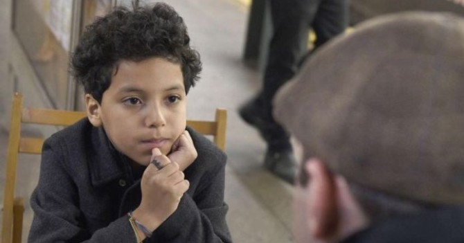Видео: Как 11-летний ребенок превратил станцию метро в кабинет психотерапевта