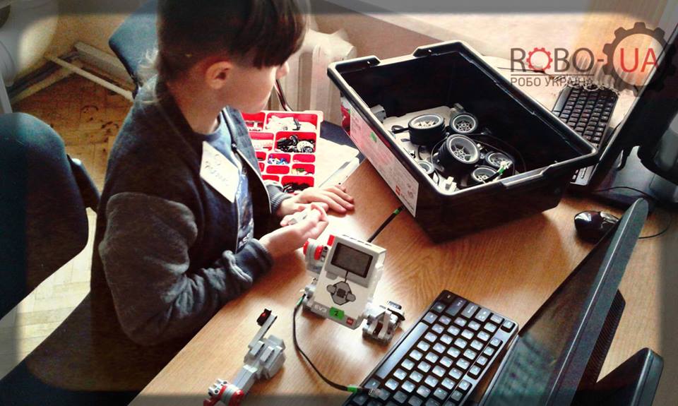 Мастер-класс робототехники для детей в лаборатории RoboUa
