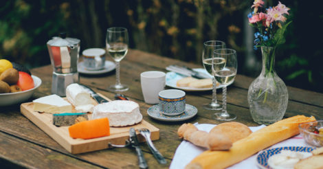 Сочетать невинно: Идеальные дуэты сыров и любых напитков, кроме вина