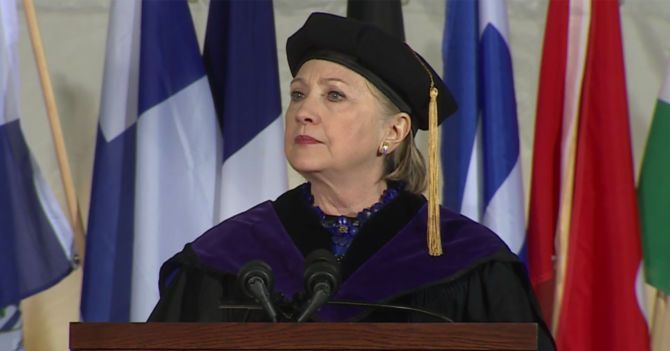 Хиллари Клинтон: "Не бойтесь своих амбиций, желаний или даже злости - это мощная сила. Используйте ее, чтобы изменить мир"