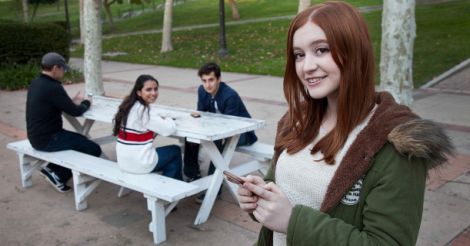Один за всех: Как 16-летняя школьница придумала мобильное приложение против буллинга подростков