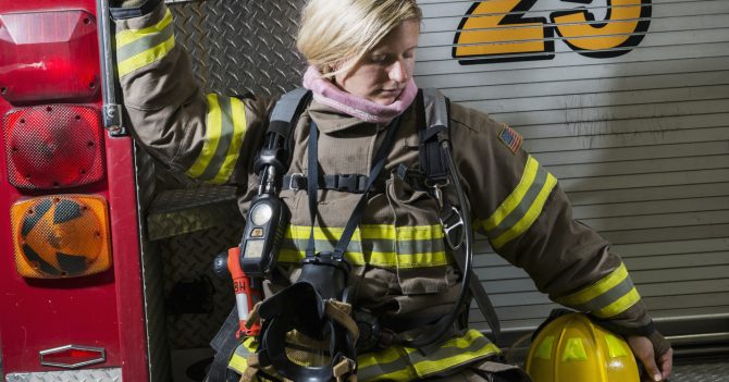 Хочеш бути пожежницею - будь: Скасований наказ про перелік заборонених професій для жінок