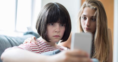 Кібербезпека дітей в інтернеті: Про що мають дбати батьки, школа та держава
