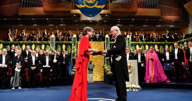 Донна Стрикленд и Френсис Арнольд получили Нобелевскую премию по физике и химии