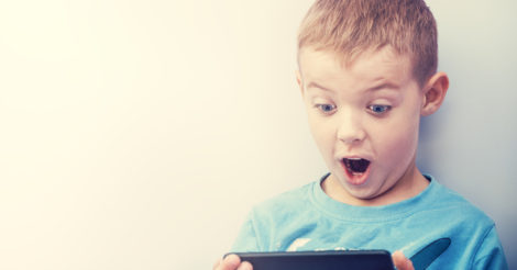 Не пора ли: Когда дать ребенку смартфон?
