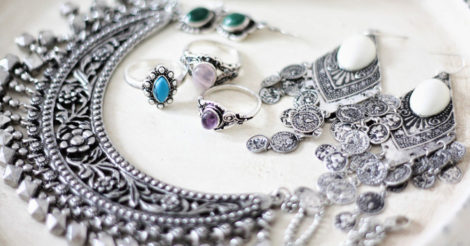 Серебряные украшения — прекрасный подарок на любой праздник