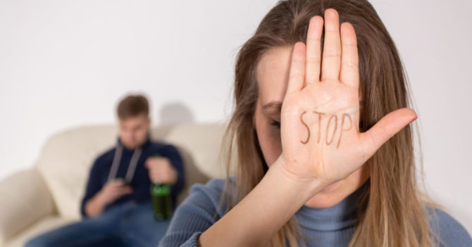 Сколько жалоб на домашнее насилие зарегистрировано в январе?
