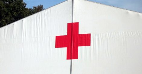 В регионах возле больниц обустраивают палатки для приема больных из-за распространения коронавируса