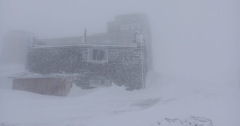 Карпаты замело снегом, и это не шутка