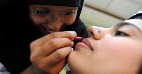 В Пакистане открыли салон, где работают женщины, которых облили кислотой
