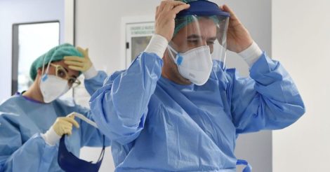 Сериал о врачах, борющихся с пандемией раскритиковали за сексизм