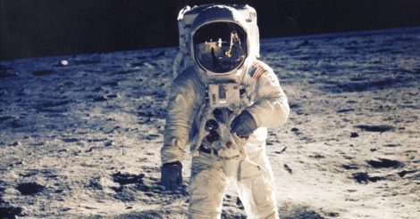 NASA хочет отправить на Луну первую женщину