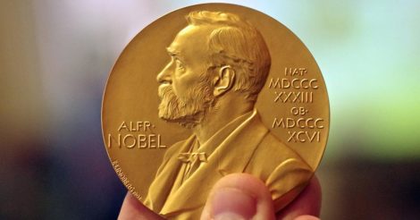 Астроном Андреа Гез и двое ее коллег получили Нобелевскую премию по физике