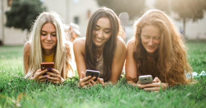 Соціальні мережі VS соціальні зв`язки: Про спілкування як фактор щастя
