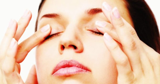 ТОП-10 полезных привычек для кожи вокруг глаз