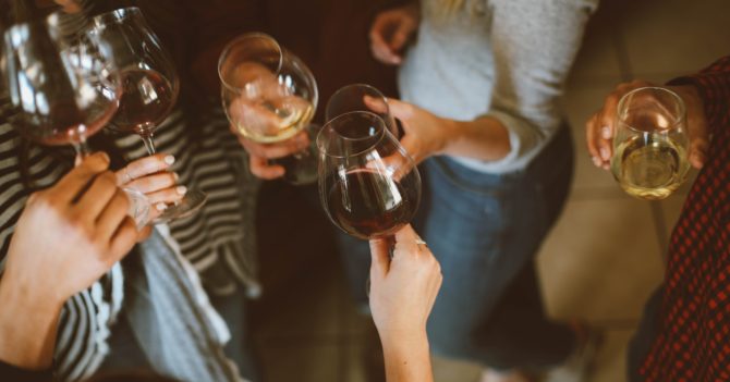 Чому вино за 200 грн смачніше, а порошкові вина — це міф: розповідає сомельє 