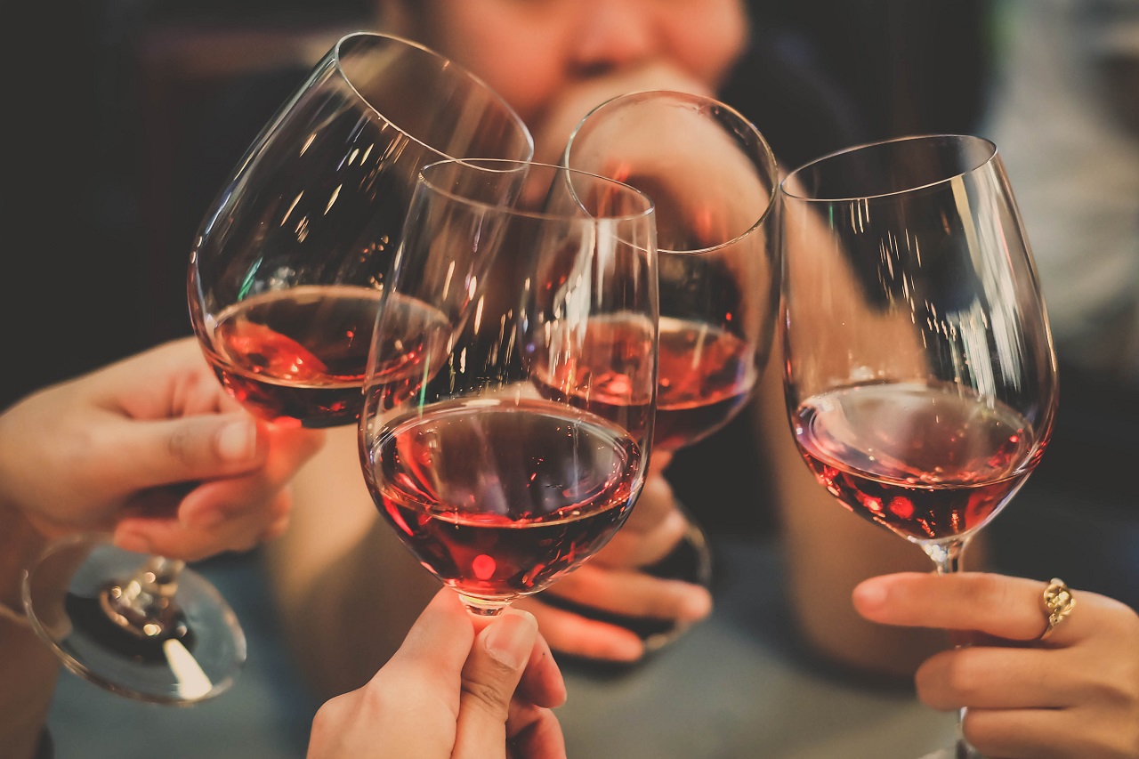 Красное или белое: как подобрать бокал под каждый вид вина
