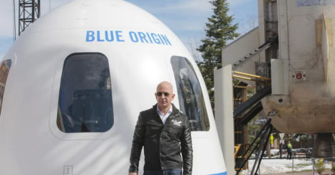 Джефф Безос и его компания Blue Origin будет продавать билет в космос на онлайн-аукционе