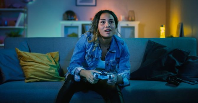В видеоигры стало играть на 41% женщин больше: и вот почему