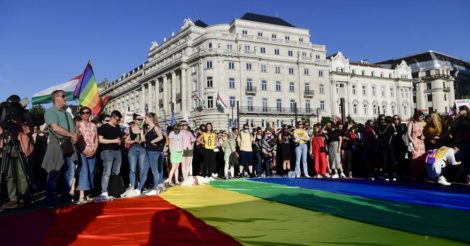 Венгрия запретила использовать в школах ЛГБТ-контент