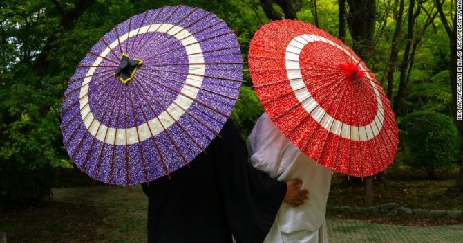 В Японии официально запретили супругам иметь разные фамилии