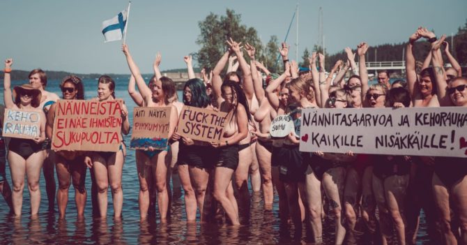 В Финляндии активисты организовали акции против сексуализации женской груди