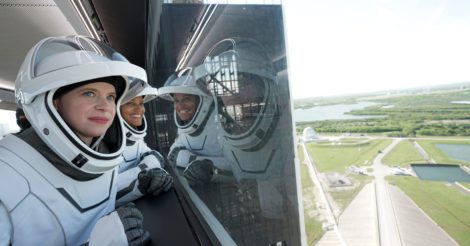 SpaceX отправила в космос гражданский экипаж: это впервые