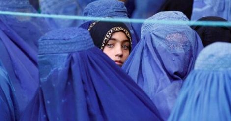 В Афганистане женщинам запретили выходить работу