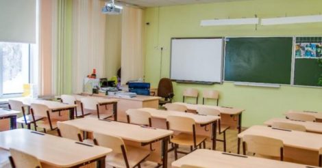 Только в 7 школах Киева вакцинировано 100% персонала