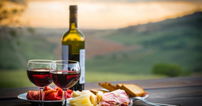 5 темпераментных испанских вин для уютных осенних вечеров