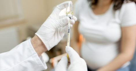 Грудное вскармливание не является противопоказанием к вакцинации от коронавируса: МОЗ