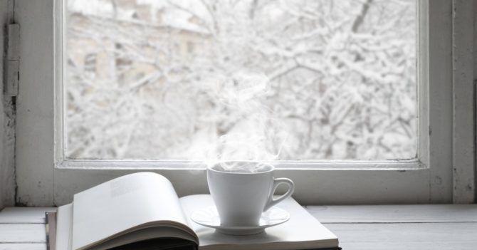 Що почитати довгими вечорами: підбірка книг для зимового затишку