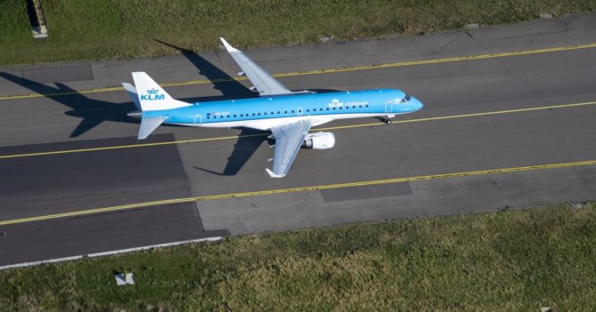 Нидерландская авиакомпания KLM сообщила, что приостановила полеты в Украину