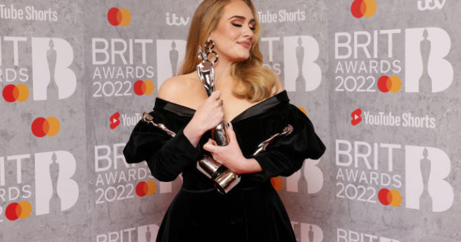 Кто победил на гендерно-нейтральной церемонии Brit Awards: Адель или Билли Айлиш?