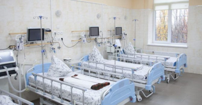Больницы Киева работают в режиме военного времени. Что это значит
