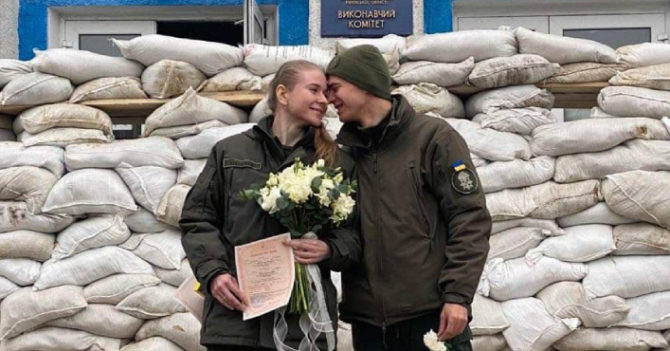 За 11 дней войны в Украине поженились 4 тыс. влюбленных