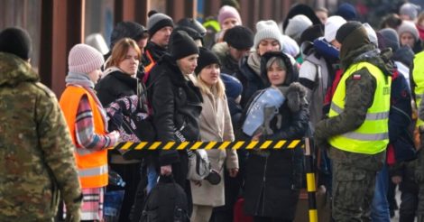 Українці можуть залишатися у Польщі 18 місяців та отримати грошову допомогу
