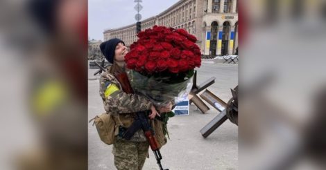 "Війна не має статі": як українок вітали з 8 березня