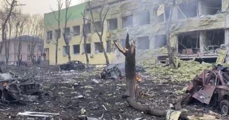 Российские оккупанты атаковали школу искусств в Мариуполе, где находились 400 женщин и детей