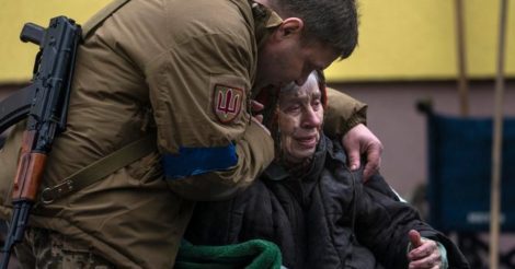 Дослідження: Українці, які живуть далі від бойових дій, більше тривожаться та переживають стрес емоційніше